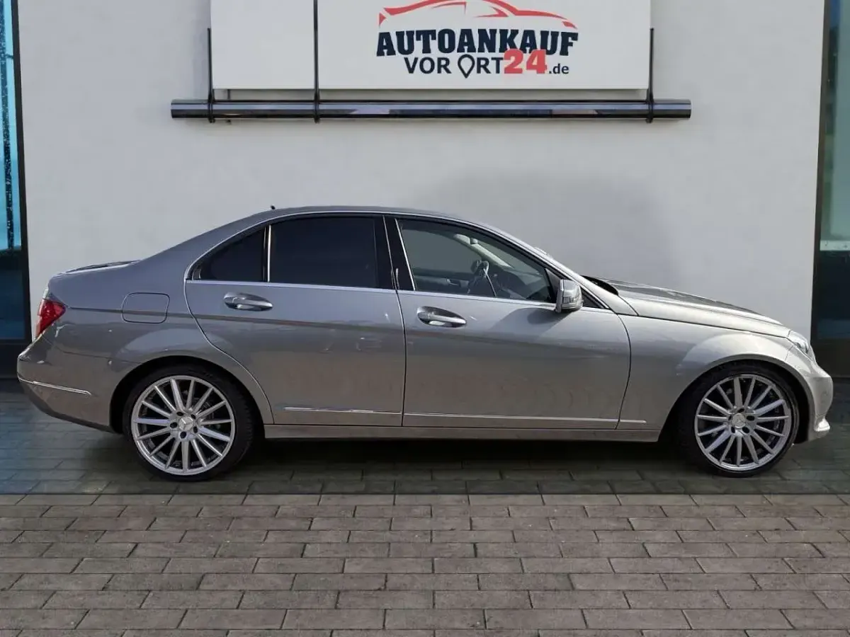 Gebraucht Mercedes C180 Avantgarde 156 PS (114 kW) 2013 Palladiumsilber Limousine