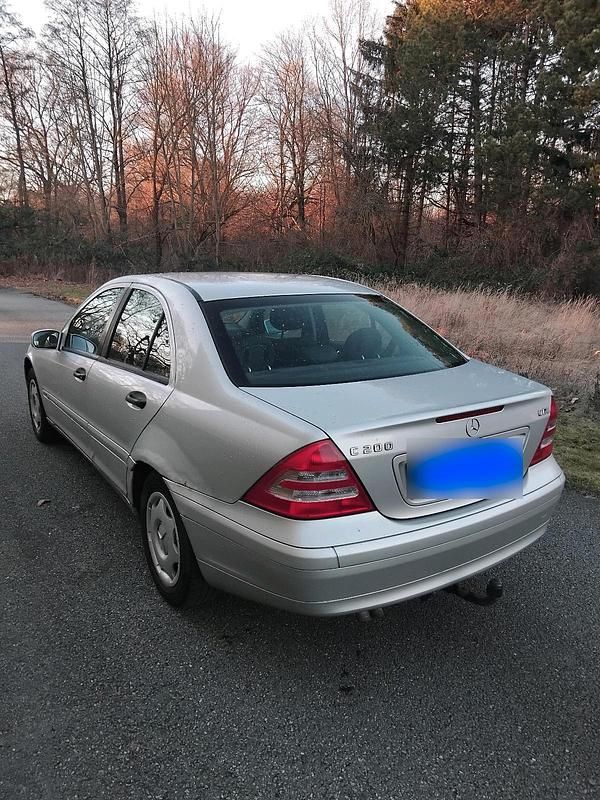 Gebraucht Mercedes C200 122 PS (89 kW) 2003 Silber Limousine
