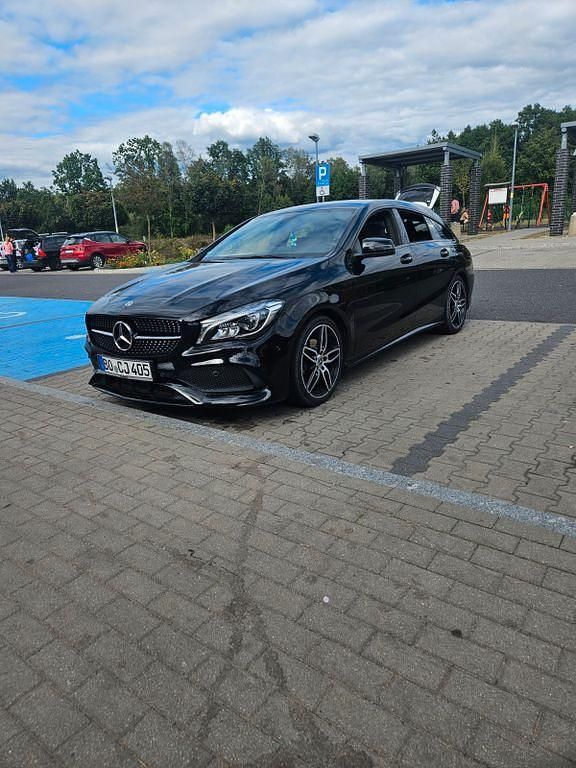 Schwarz Gebraucht 2019 Mercedes CLA180 Shooting Brake Kombi | 19.900 € (Teuer) - Bild 1/4