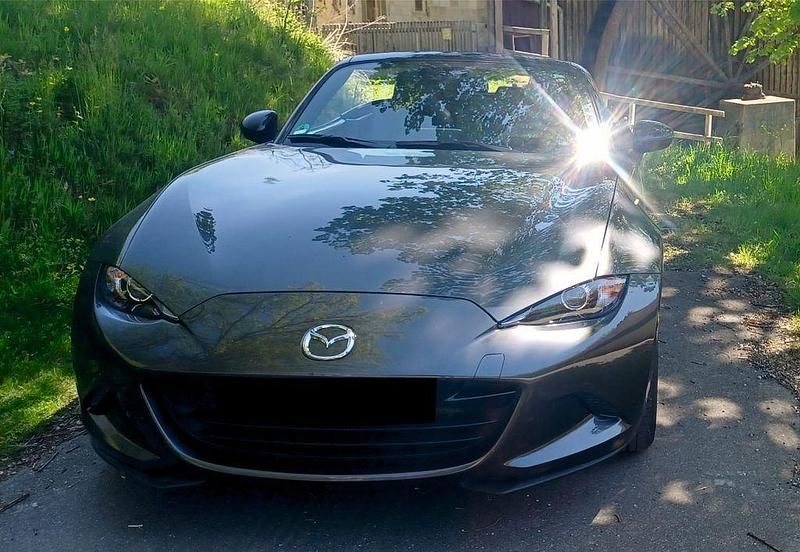 Grau Gebraucht 2022 Mazda MX5 Ad'Vantage Cabrio | 22.900 € (Guter Preis) - Bild 1/4