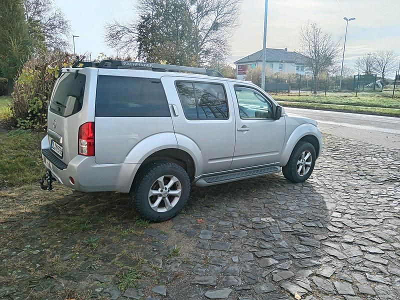 Silber Gebraucht 2012 Nissan Pathfinder SUV | 12.000 € - Bild 1/4