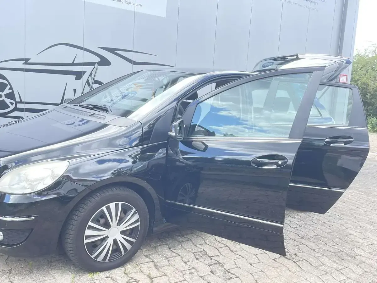 Gebraucht Mercedes B180 109 PS (80 kW) 2010 Schwarz Van / Kleinbus