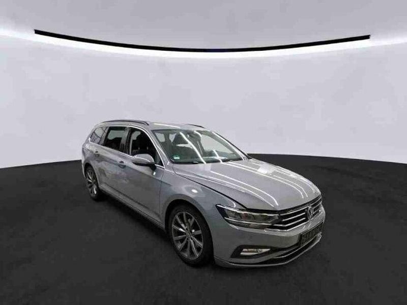 Gebraucht VW Passat 200 PS (147 kW) 2022 Grau Kombi