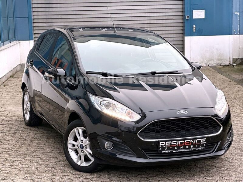 Iridiumschwarz metallic Gebraucht 2017 Ford Fiesta Celebration Kleinwagen | 9.900 € (Fairer Preis) - Bild 1/4