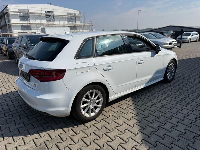Gebraucht Audi A3 Attraction 110 PS (80 kW) 2014 Weiß Limousine