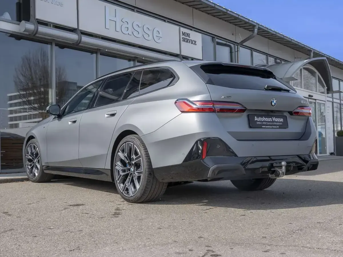 Gebraucht BMW 540 M Sport 303 PS (222 kW) 2025 Grau Kombi