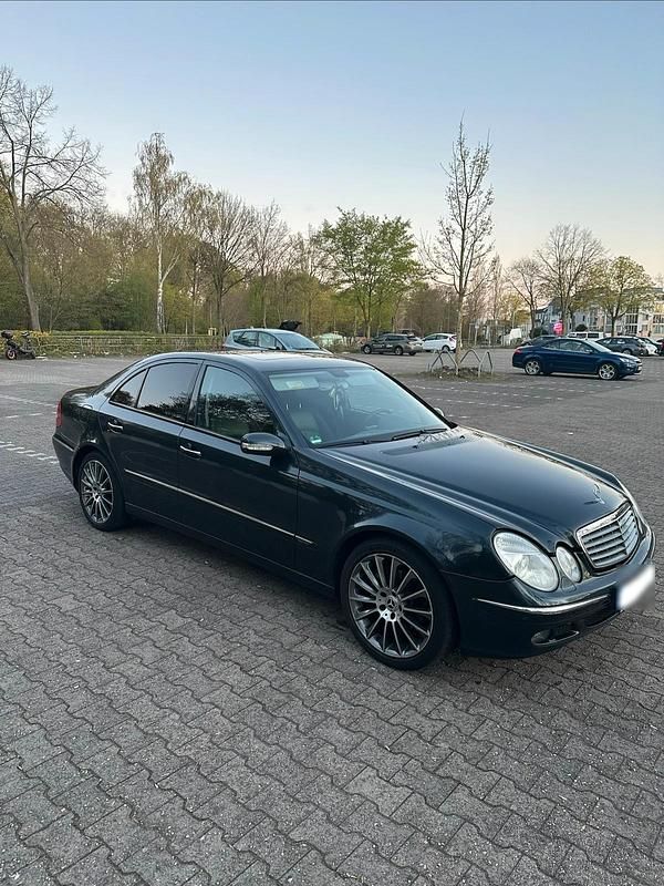 Gebraucht Mercedes E280 177 PS (130 kW) 2004 Schwarz Limousine