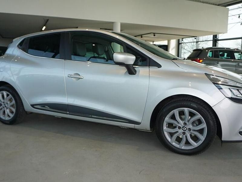 Gebraucht Renault Clio IV Intens 118 PS (86 kW) 2017 Silber Limousine
