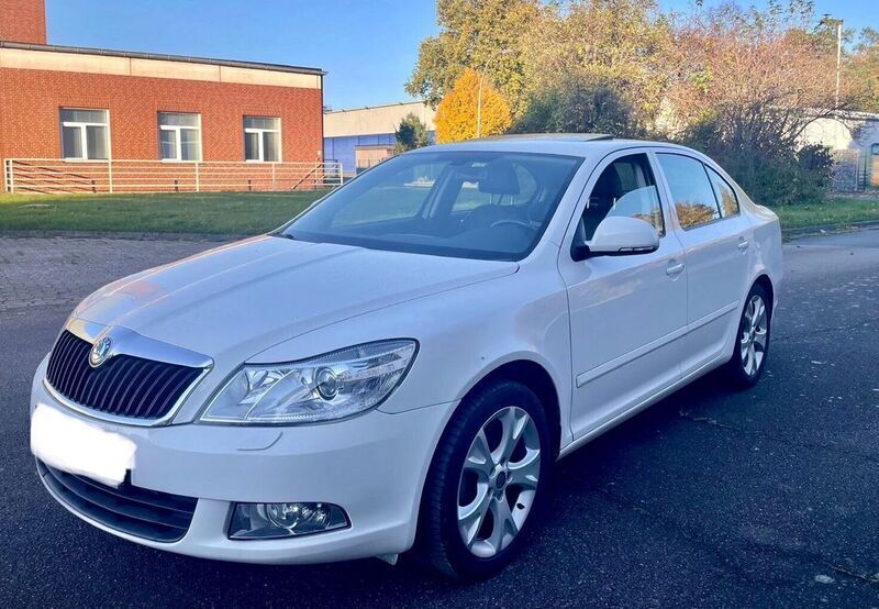 Weiß Gebraucht 2011 Skoda Octavia Ambition Limousine | 9.400 € (Fairer Preis) - Bild 1/4