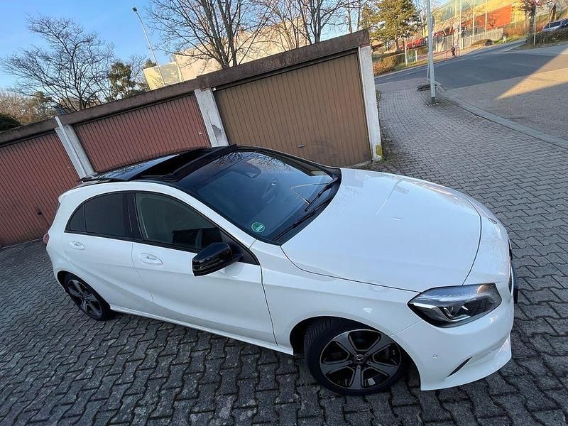 Gebraucht Mercedes A250 211 PS (155 kW) 2017 Weiß Limousine