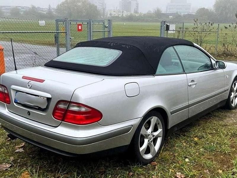 Gebraucht Mercedes CLK230 193 PS (141 kW) 1998 Silber Cabrio