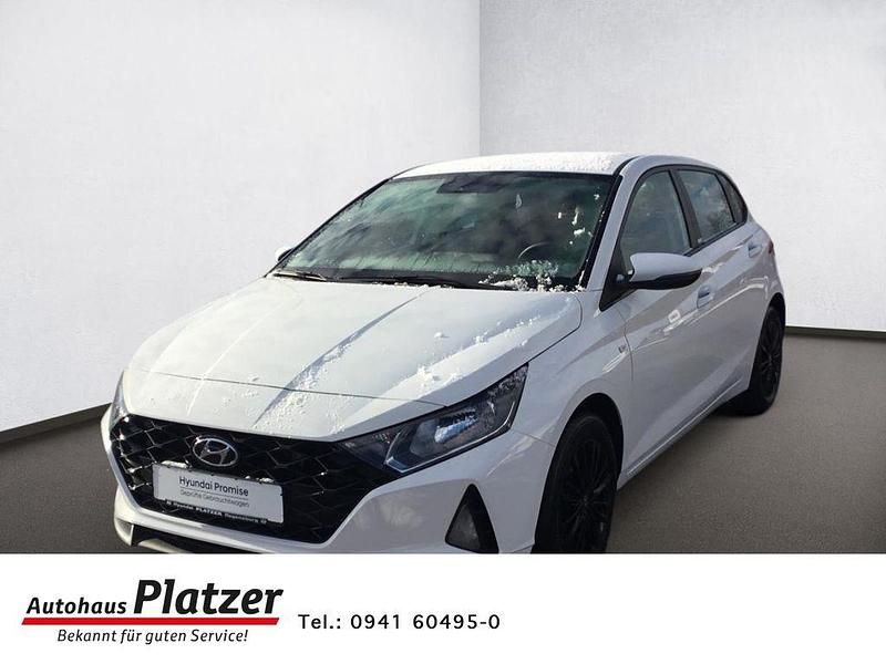 Weiss Gebraucht 2021 Hyundai i20 Trend Limousine | 14.980 € (Fairer Preis) - Bild 1/4