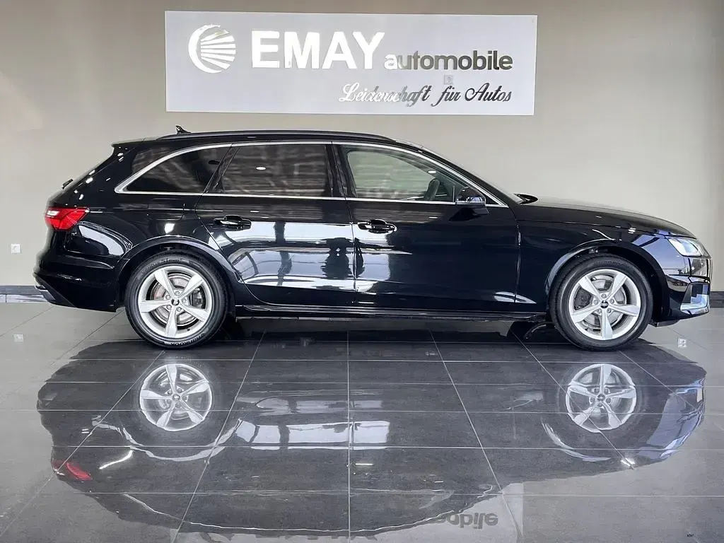 Gebraucht Audi A4 Advanced 163 PS (119 kW) 2022 Mythosschwarz metallic Kombi