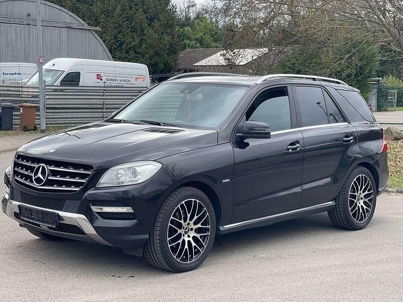 Gebraucht Mercedes ML350 258 PS (189 kW) 2012 Obsidianschwarz  metalliclack SUV