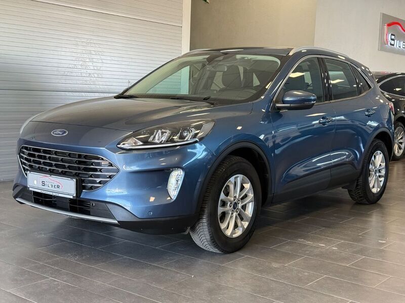 Chromablau metallic Gebraucht 2022 Ford Kuga Titanium SUV | 21.890 € (Fairer Preis) - Bild 1/4