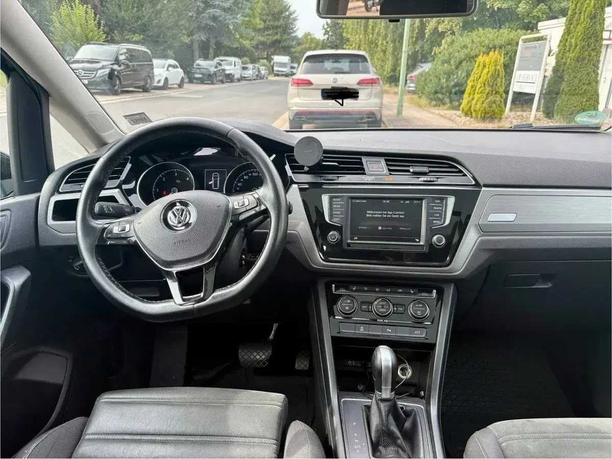 Gebraucht VW Touran 150 PS (110 kW) 2016 Schwarz Van / Kleinbus
