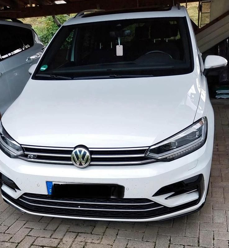 Weiß Gebraucht 2017 VW Touran Highline Van / Kleinbus | 19.999 € (Guter Preis) - Bild 1/4