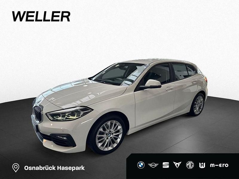 Alpinweiss iii (weiß) Gebraucht 2022 BMW 118 Advantage Kleinwagen | 21.650 € (Fairer Preis) - Bild 1/4