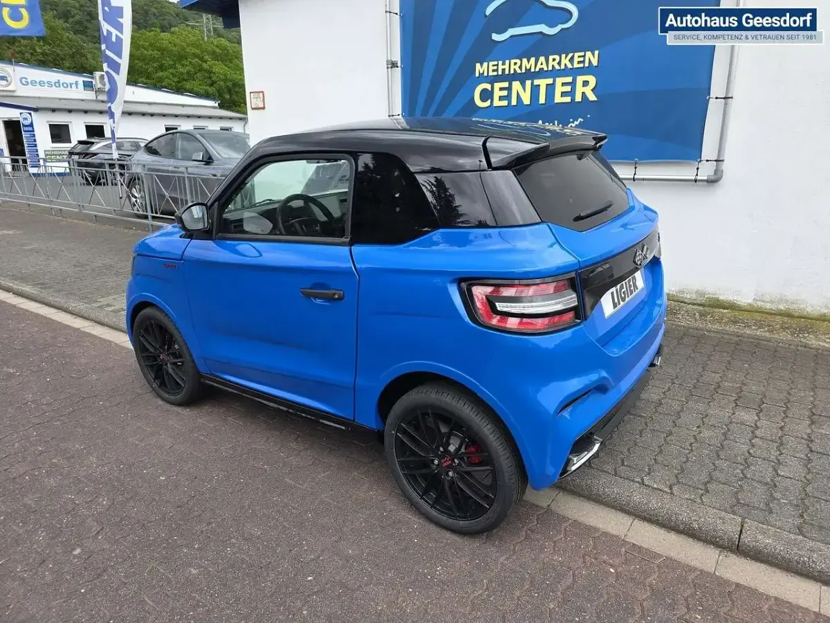 Neu Ligier JS50 2026 Reef blau Kleinwagen