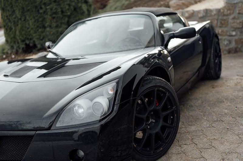 Gebraucht Opel Speedster 147 PS (108 kW) 2003 Schwarz Cabrio