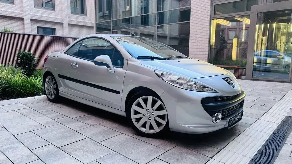 Gebraucht Peugeot 207 CC Platinum 120 PS (88 kW) 2008 Silber Cabrio
