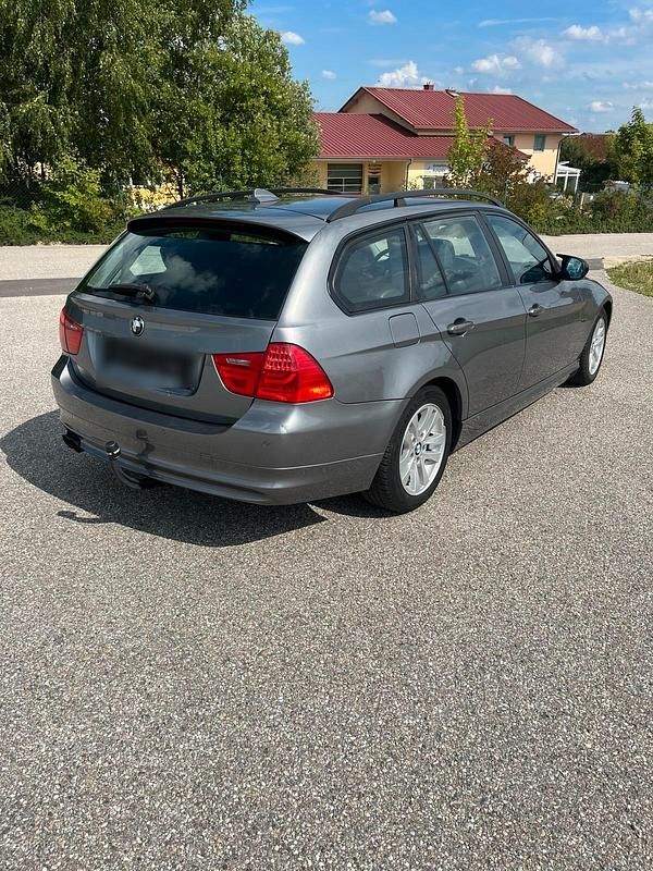 Gebraucht BMW 325 218 PS (160 kW) 2009 Grau Kombi