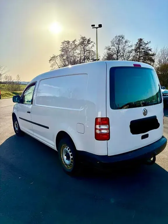 Usado VW Caddy 105 HP (77 kW) 2015 Branco Monovolume