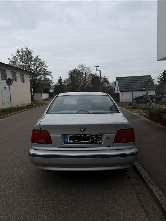 Gebraucht BMW 523 170 PS (125 kW) 1998 Silber Limousine