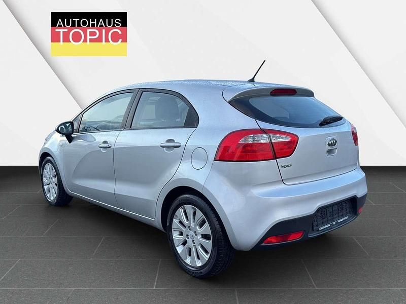Gebraucht Kia Rio Edition 7 109 PS (80 kW) 2011 Brilliantsilber met. Kleinwagen