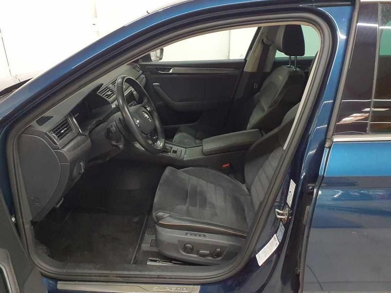 Gebraucht Skoda Superb 200 PS (147 kW) 2021 Lavablau metallic Kombi
