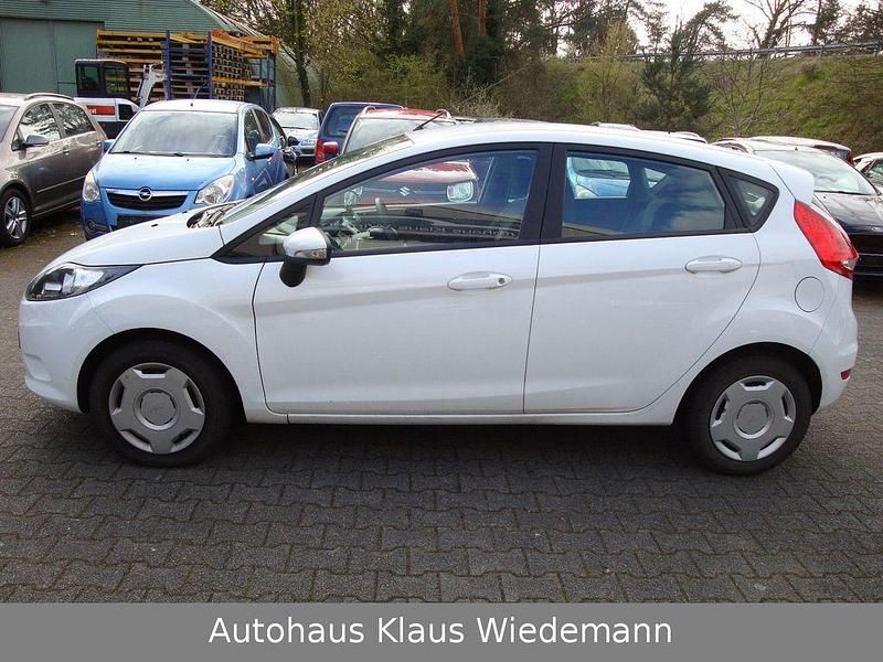 Gebraucht Ford Fiesta Trend 97 PS (71 kW) 2011 Weiß Kleinwagen