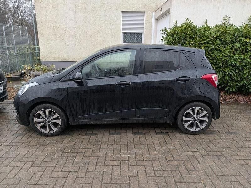 Gebraucht Hyundai i10 Passion Plus 67 PS (49 kW) 2016 Schwarz Kleinwagen
