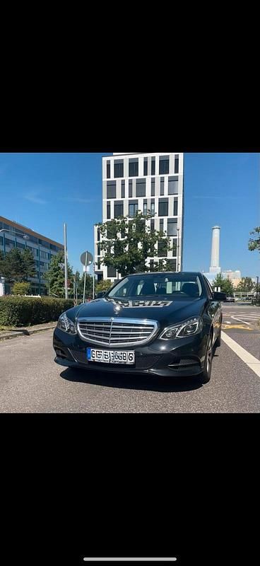 Schwarz Gebraucht 2014 Mercedes E220 Limousine | 16.499 € (Fairer Preis) - Bild 1/4