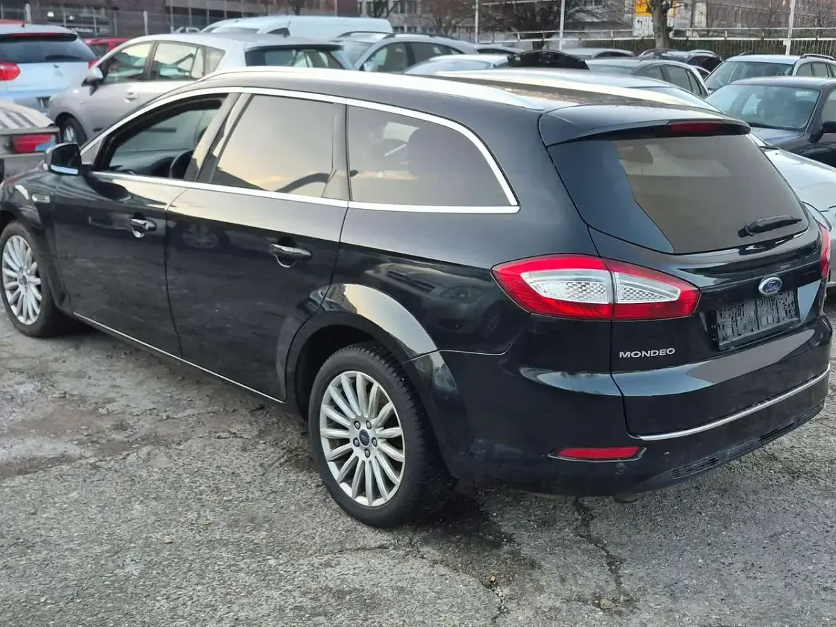 Gebraucht Ford Mondeo Titanium 160 PS (117 kW) 2013 Pantherschwarz metallic Kombi
