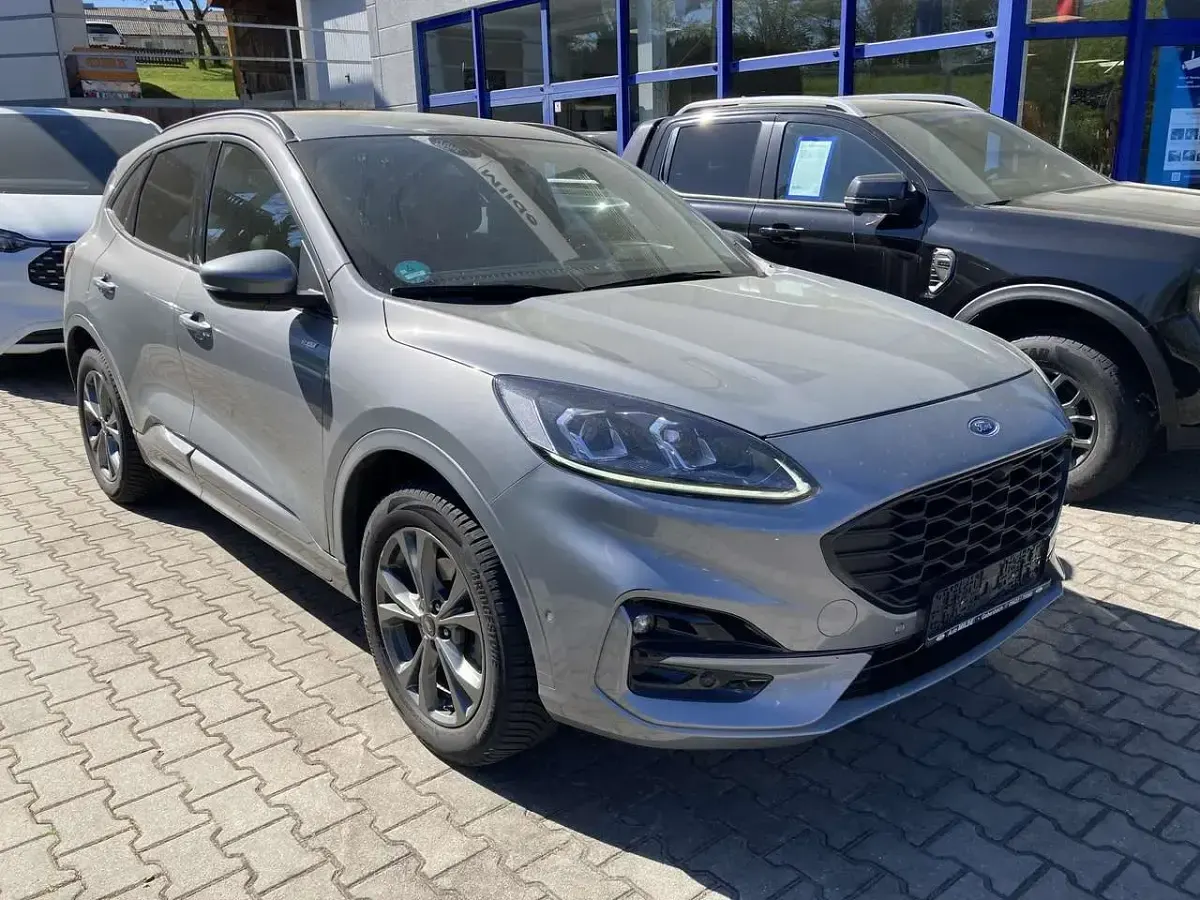 Usado Ford Kuga ST-Line X 152 HP (111 kW) 2022 Prateado SUV
