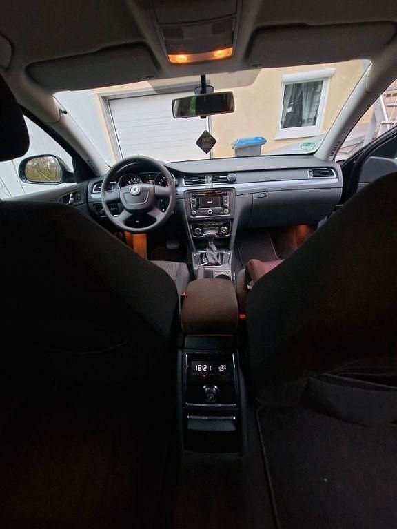 Gebraucht Skoda Superb Active 140 PS (102 kW) 2011 Kombi