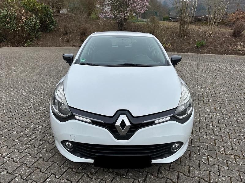 Gebraucht Renault Clio IV Expression 90 PS (66 kW) 2015 Weiß Kleinwagen
