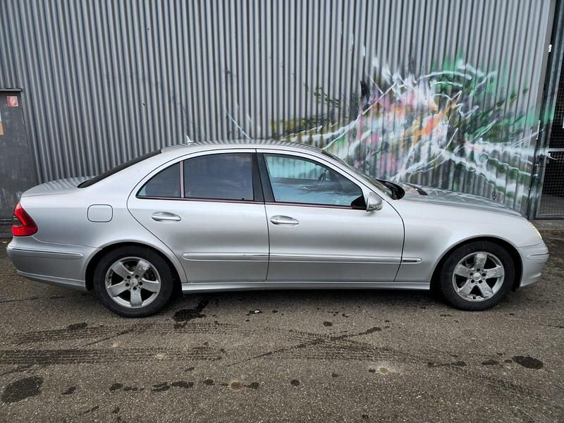 Gebraucht Mercedes E220 Avantgarde 170 PS (125 kW) 2007 Silber Limousine