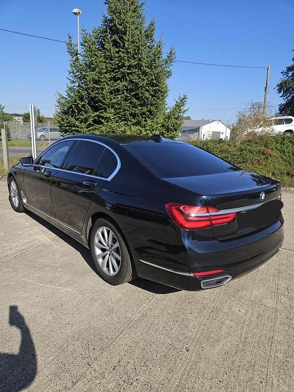 Gebraucht BMW 730 265 PS (194 kW) 2016 Schwarz Limousine