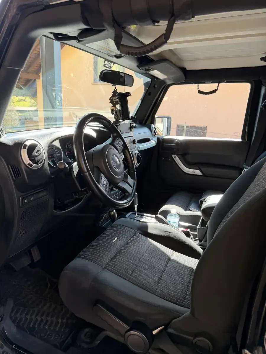 Gebraucht Jeep Wrangler Unlimited Rubicon 199 PS (146 kW) 2013 Schwarz SUV