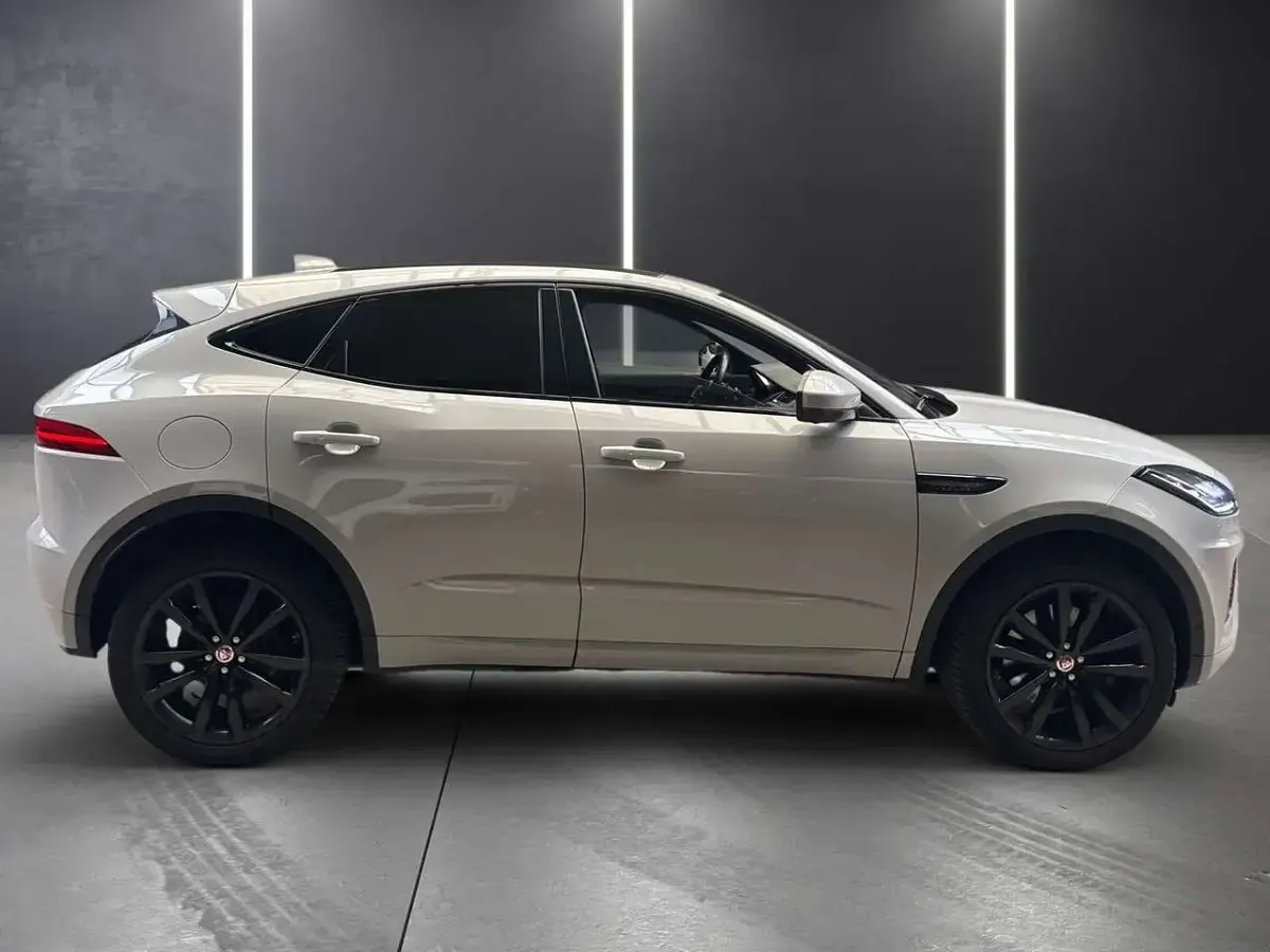 Gebraucht Jaguar E-Pace R-Dynamic 241 PS (177 kW) 2019 Borasco grey SUV