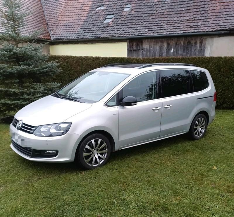 Second-hand VW Sharan 177 CP (130 kW) 2012 Argintiu Monovolum