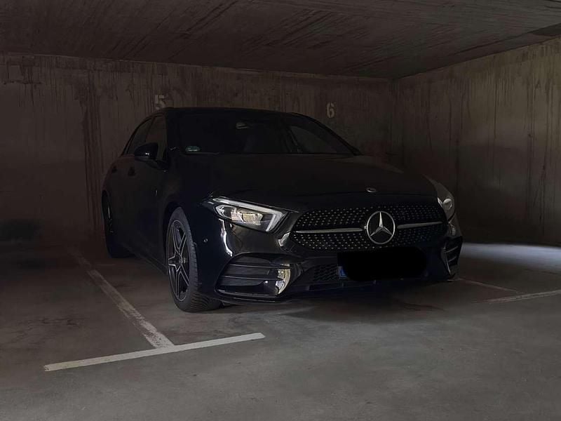 Schwarz Gebraucht 2020 Mercedes A200 AMG line Kleinwagen | 24.500 € (Guter Preis) - Bild 1/2