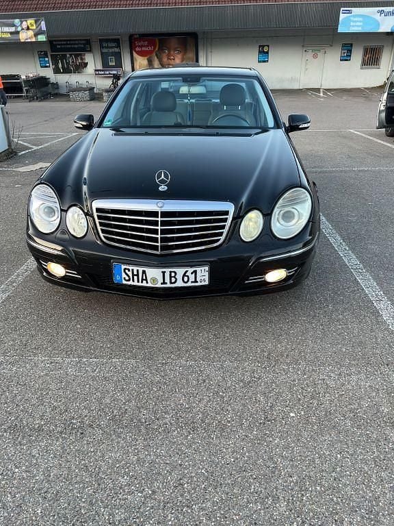 Gebraucht Mercedes E220 Avantgarde 170 PS (125 kW) 2007 Schwarz Limousine