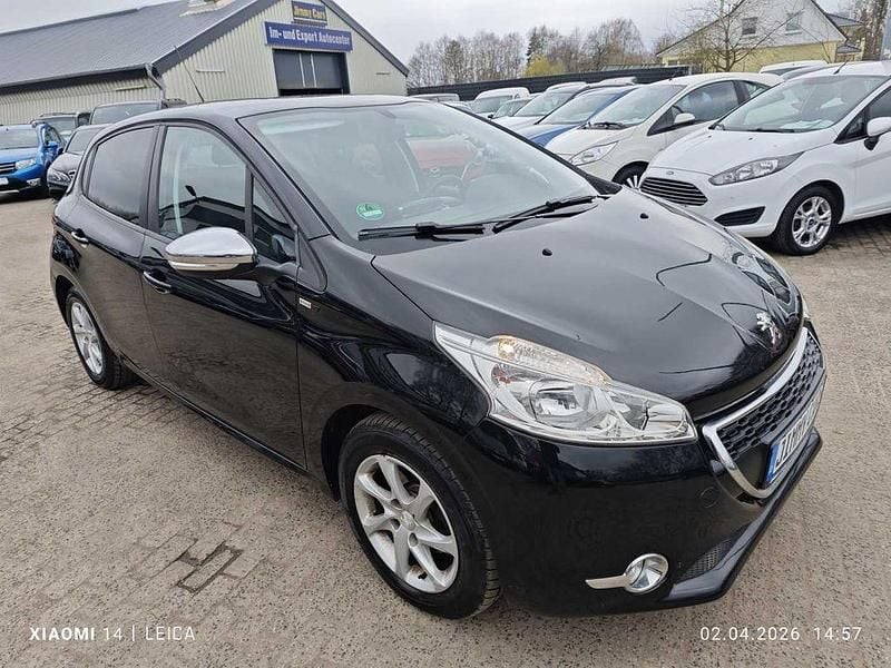 Gebraucht Peugeot 208 Active 82 PS (60 kW) 2015 Schwarz Kleinwagen