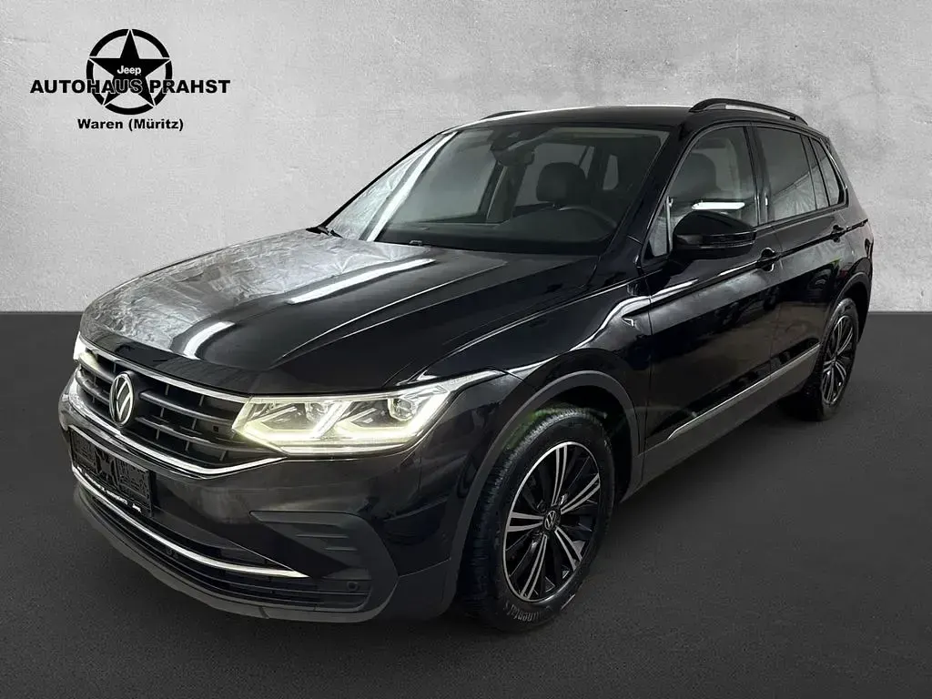 Gebraucht VW Tiguan 150 PS (110 kW) 2023 Deep black perleffekt (metallic) SUV