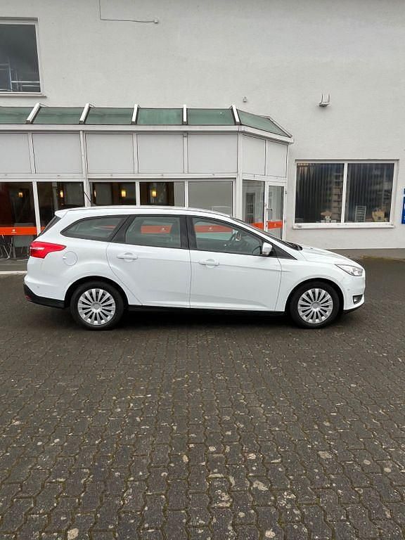 Gebraucht Ford Focus Business Edition 125 PS (91 kW) 2018 Weiß Limousine