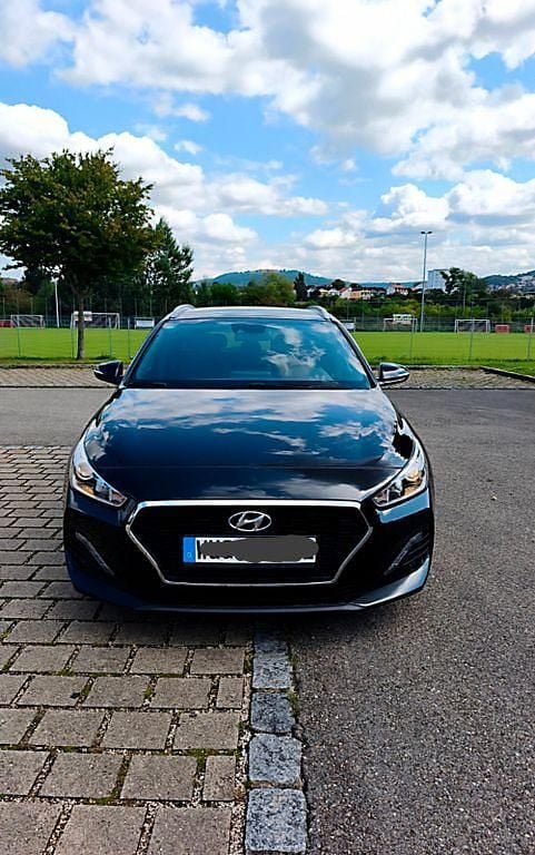 Schwarz Gebraucht 2018 Hyundai i30 Select Limousine | 10.500 € (Guter Preis) - Bild 1/4