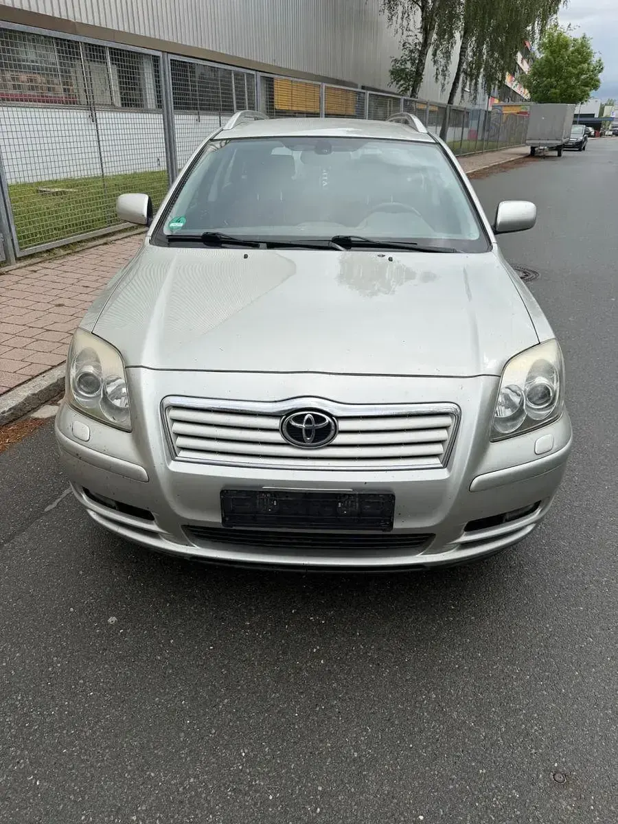 Gebraucht Toyota Avensis 147 PS (108 kW) 2005 Silber Kombi