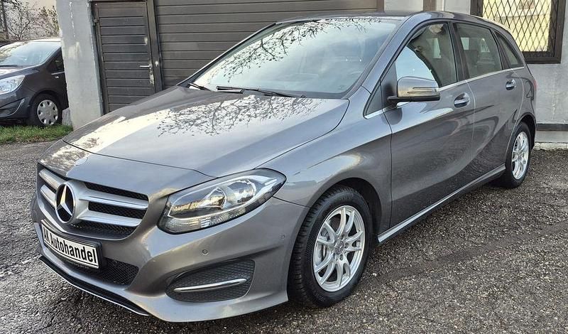 Grau Gebraucht 2015 Mercedes B180 Urban Van / Kleinbus | 6.490 € (Fairer Preis) - Bild 1/4
